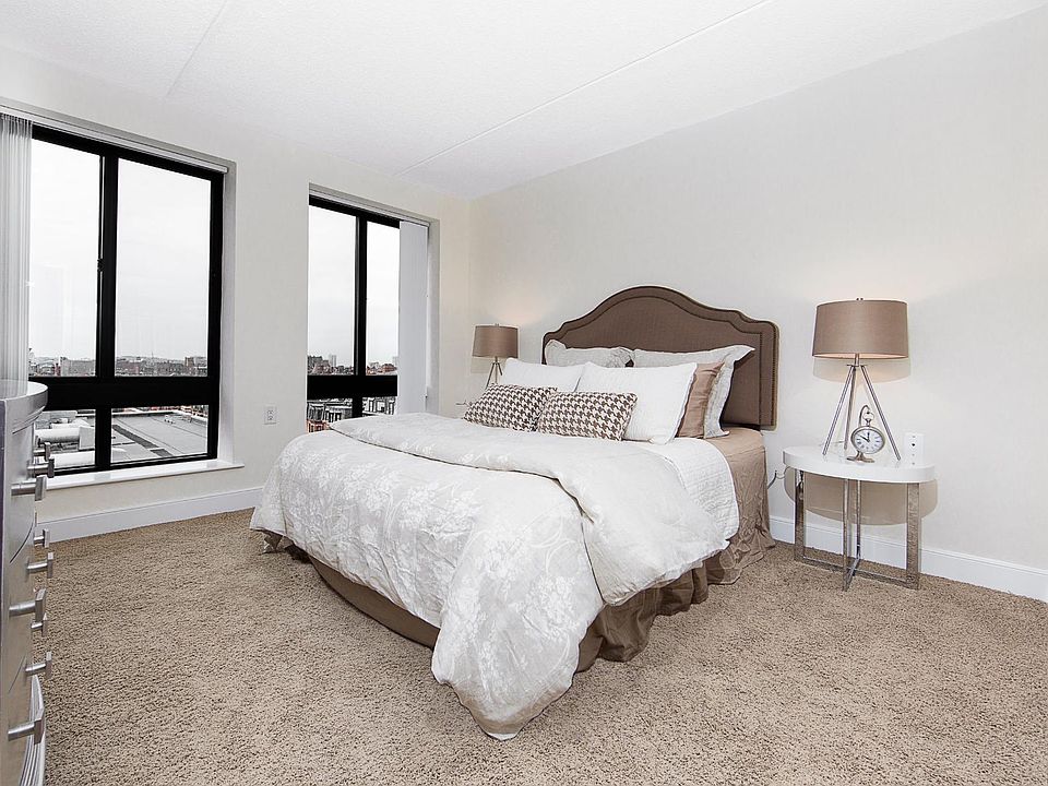 2nd image of 30 Exeter St #710