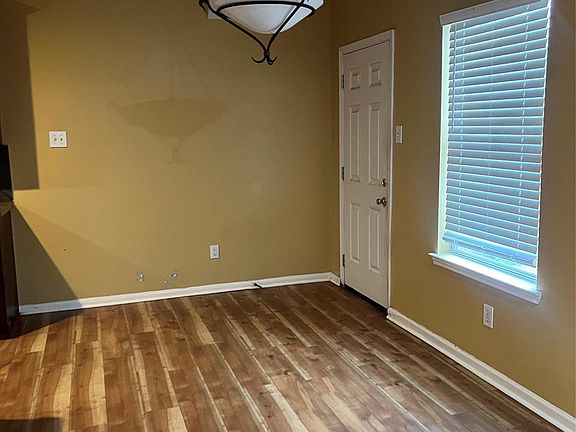 4th image of 1147 Eden Park Ln