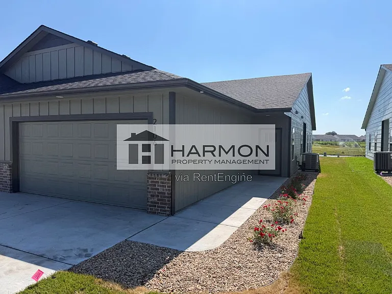 2112 N Reece Rd — Photo 1