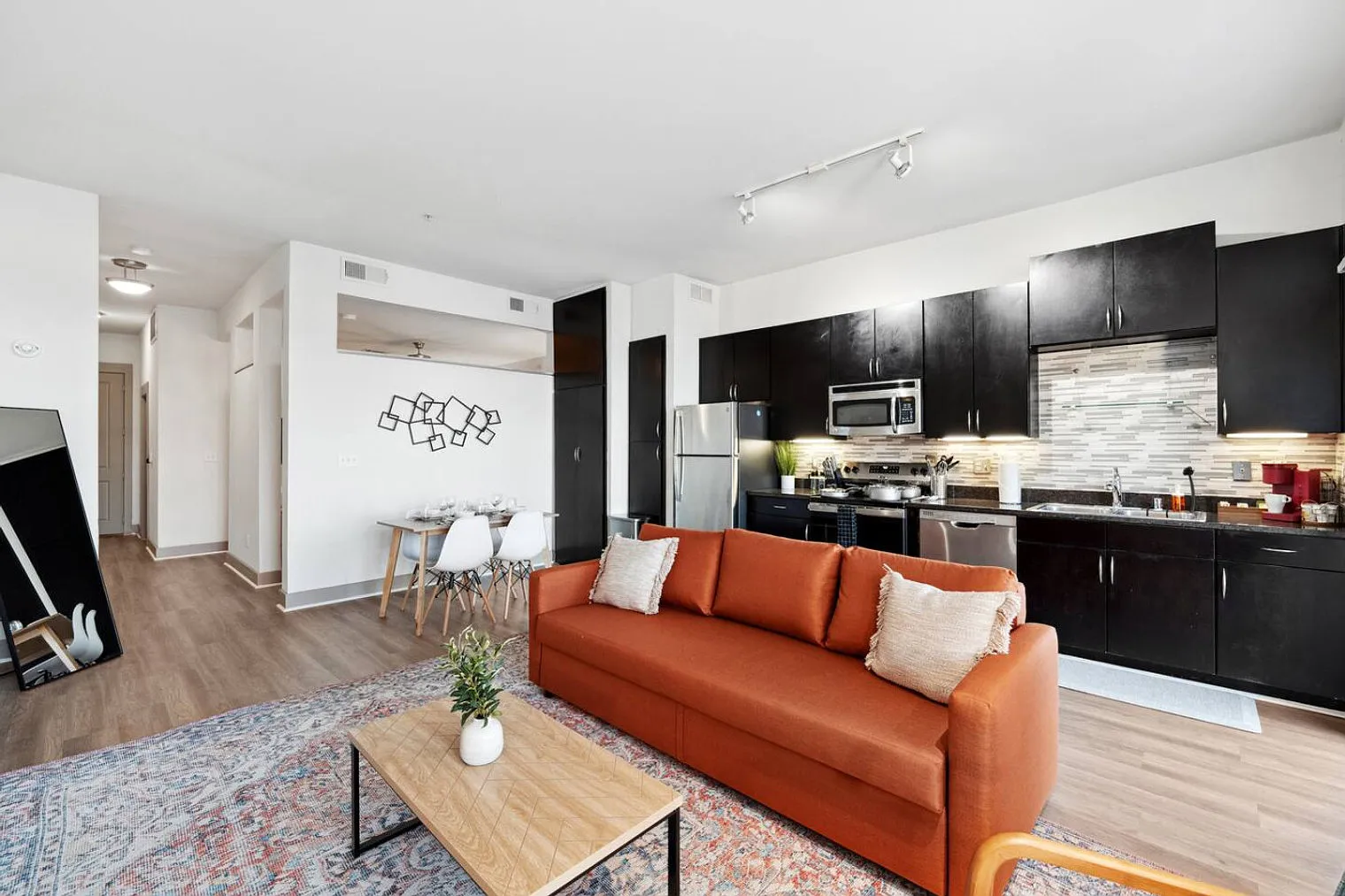 1 bed, 1.0 bath, 8880 sqft, $6,428 — Photo 2