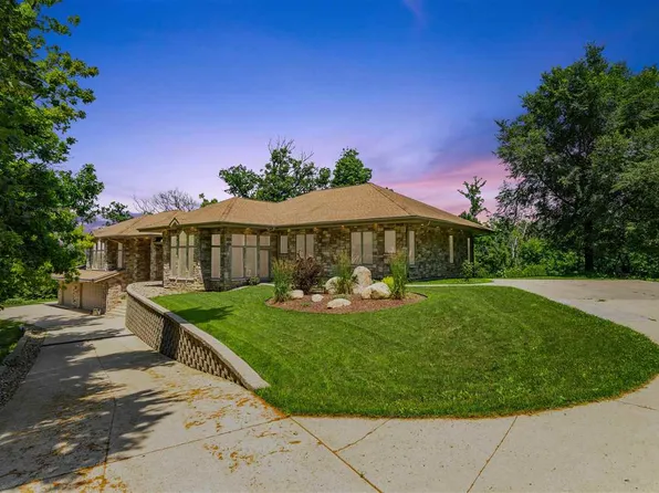 3140 Carroll Dr SE, Cedar Rapids, IA 52403