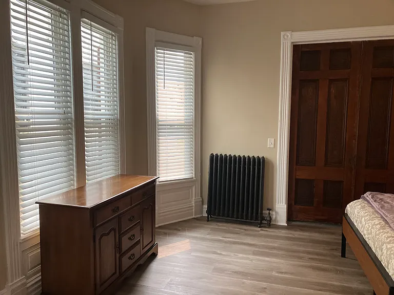 Large area that can also be used as an office or computer area