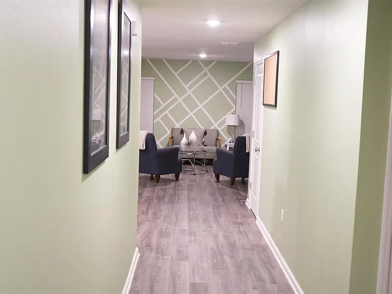 326 Medina Ct — Photo 3