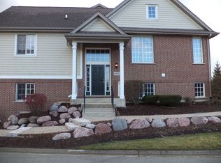 15636 Scotsglen Rd, Orland Park, IL 60462
