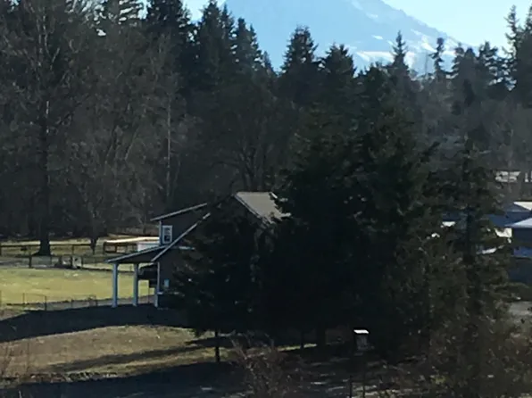 6009 Waller Rd E, Tacoma, WA 98443