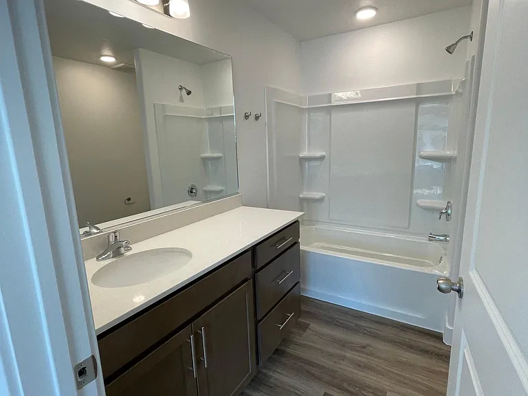 1122 N 1920 W — Photo 36