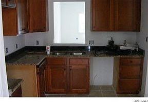 3rd image of 1083 Laurel Ln