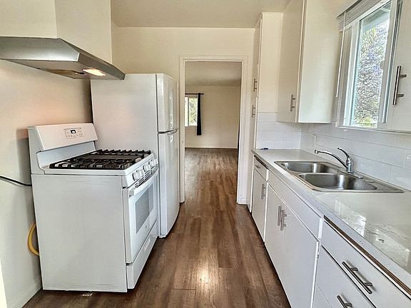 3rd image of 318 W Carrillo St APT E