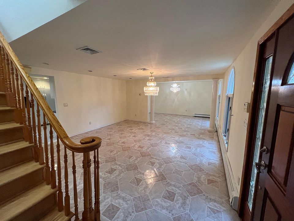 1st image of 165 Sprague Ave