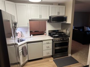 7500 Cahill Rd APT 320C, Edina, MN 55439