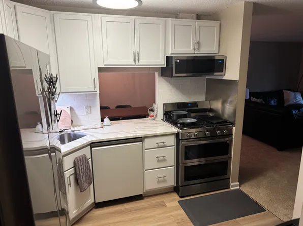 7500 Cahill Rd APT 320C, Edina, MN 55439