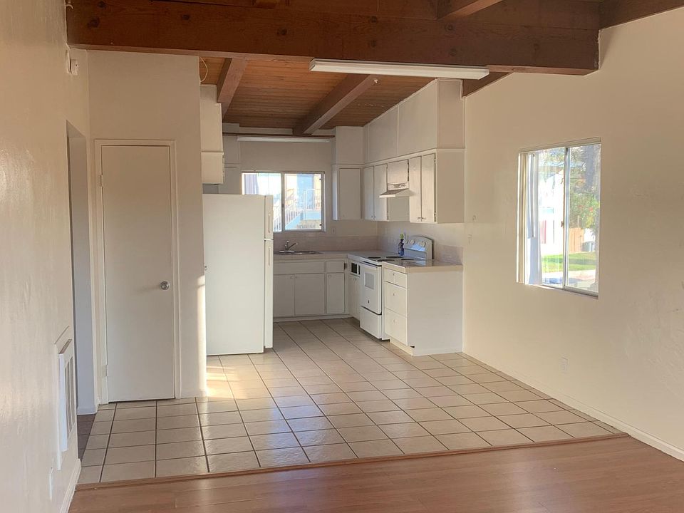 1st image of 2212 Primrose Ave #10