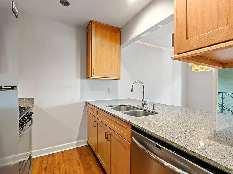 1210 Windsor Rd #220 — Photo 11