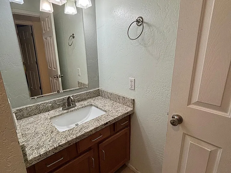16602 N 25th St #102 — Photo 14