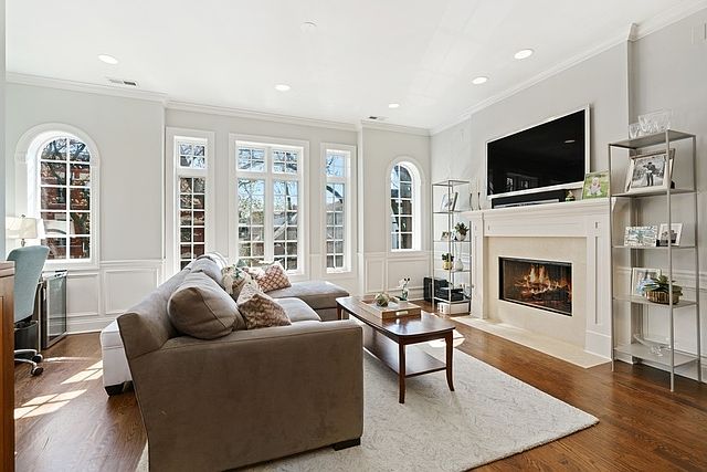 1st image of 2034 N Sheffield Ave #2