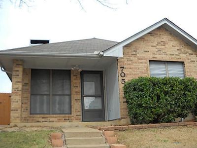705 Red Oak Dr, Lewisville, TX, 75067