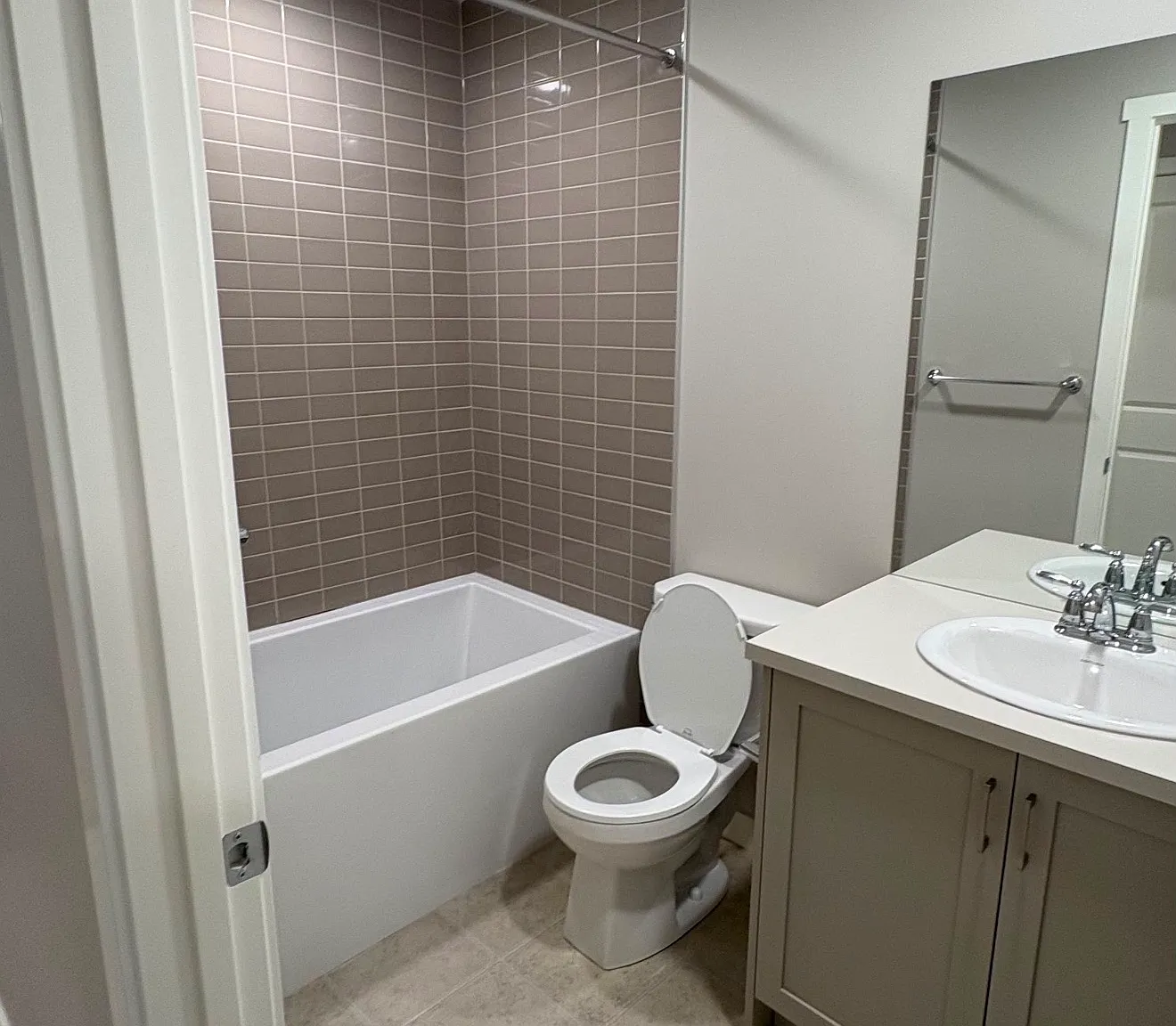 Basement , 53 Herron Mews NE Calagry AB — Photo 4