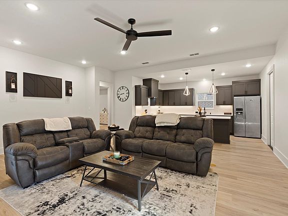 4th image of 4515 Lone Oak Ln