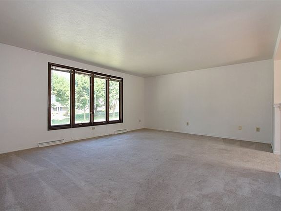 Large Bright Living Room