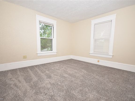 4th image of 1052 Welton Ave