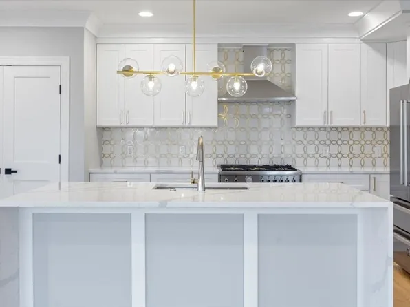 30 Dighton St #3, Brighton, MA 02135