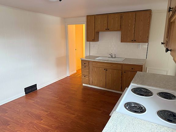 4th image of 360 N 11th St #1/2