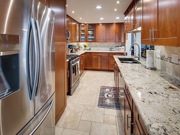 3rd image of 925 10th St Unit A
