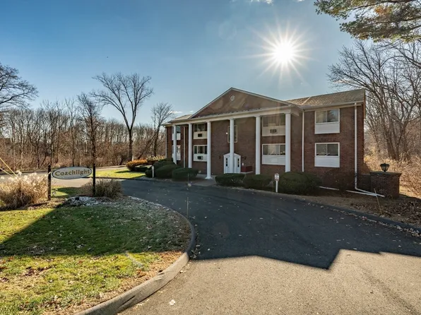 74 Barrett St Unit 204, Northampton, MA 01060