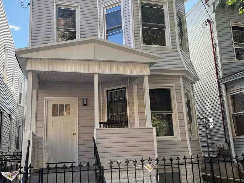 3284 Hull Ave #2