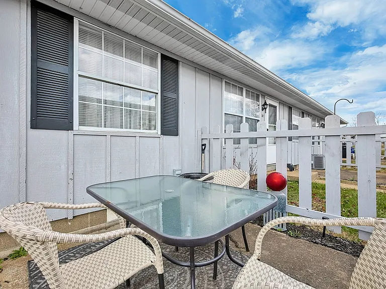 Woodgate Apartments — Photo 13