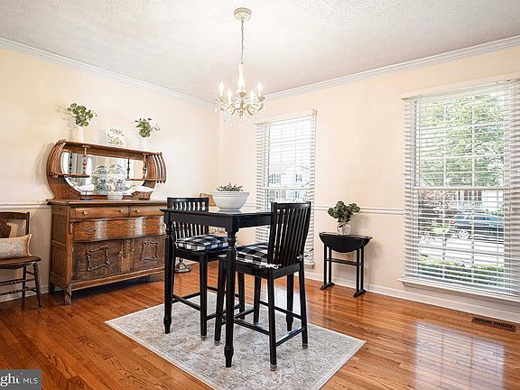 4th image of 1544 Bentley Cir