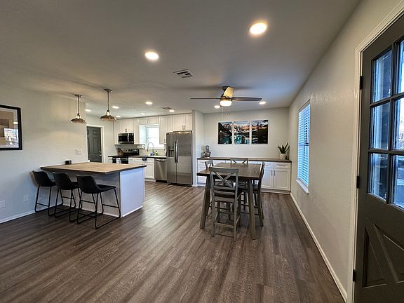 3rd image of 610 Aspen Dr