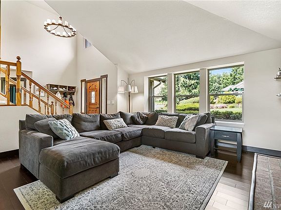 4th image of 1023 Surrey Trce SE
