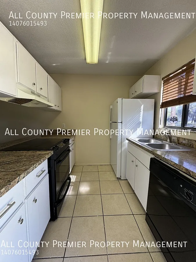 Nice 2 Bedroom 1.5 Bath Townhouse! Semoran Club Community! Apply Today! — Photo 4