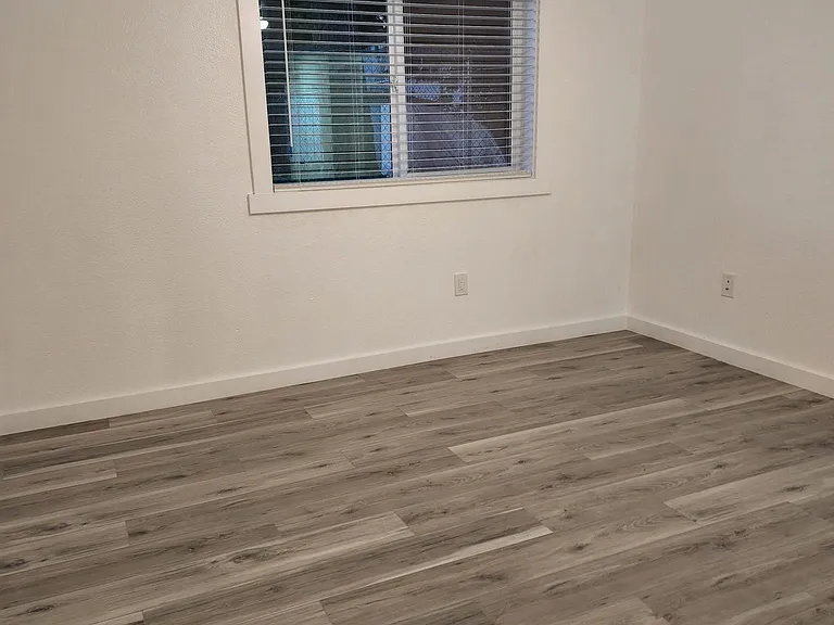 979 Plymouth Dr NE — Photo 21
