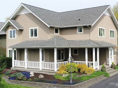 2102 Douglas Dr NE, Bainbridge Island, WA, 98110