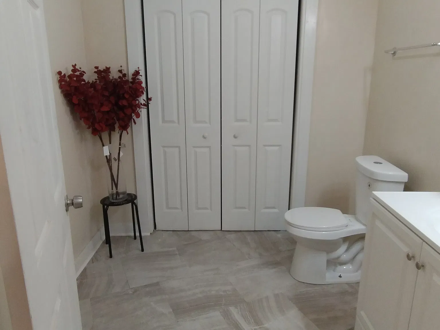 2 bed, 1.5 bath, 1046 sqft, $1,700 — Photo 2