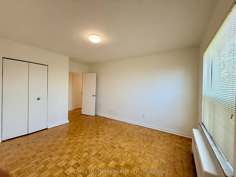 28 Upper Canada Dr #403 — Photo 8