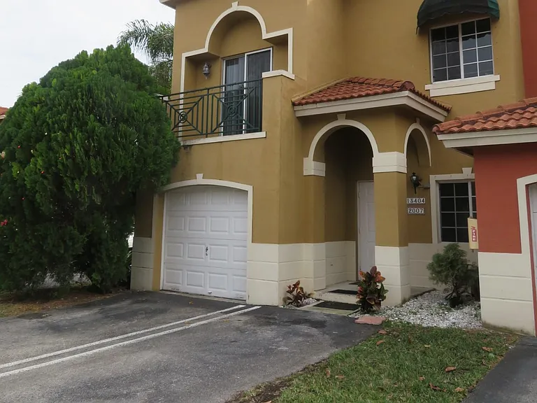 13404 SW 153rd Ter #2007 — Photo 2