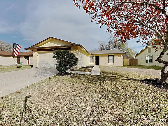 2nd image of 7526 Lago Frio