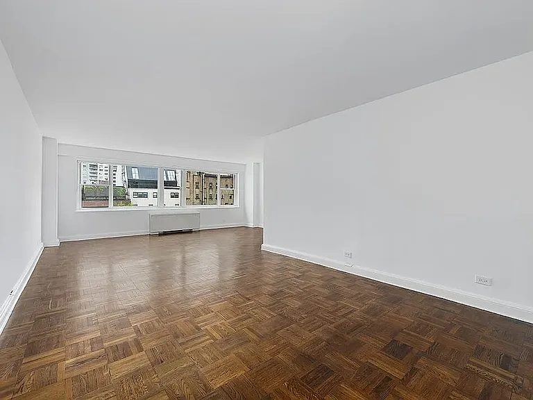 215 E 68th St #9G — Photo 3