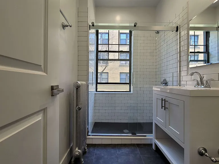 1623 W Belmont — Photo 18