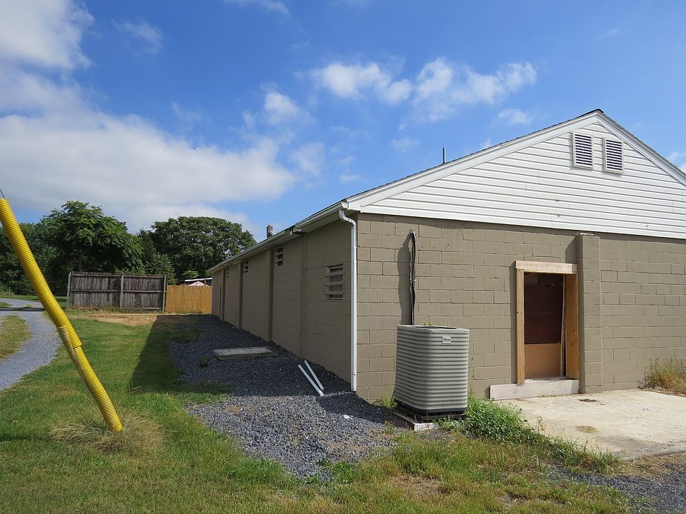 2nd image of 2264 Clover Hill Rd
