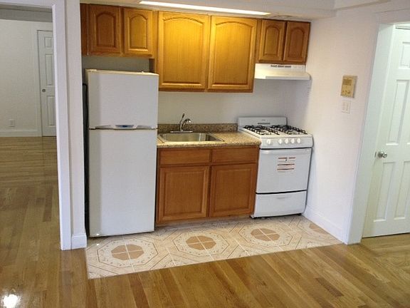 3rd image of 10810 72nd Ave