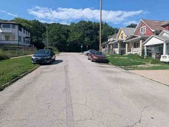 Exterior Neighborhood (street photo)