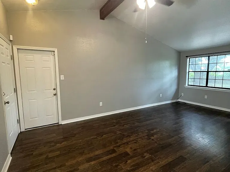 5302 Lauri Ln — Photo 5