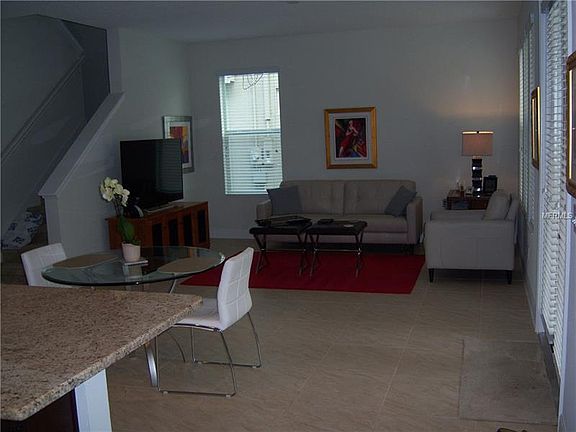 4th image of 2922 W La Salle St