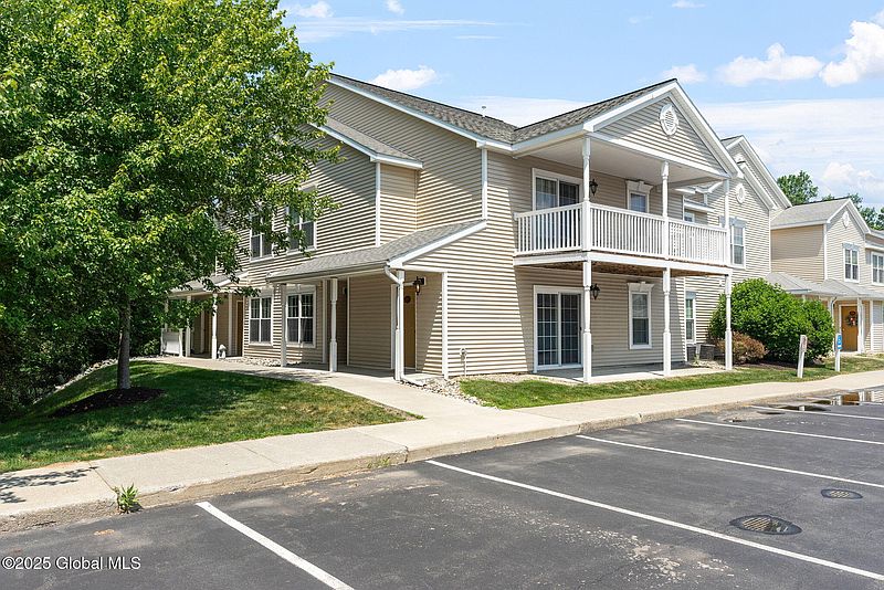 2nd image of 401 Cedar Run