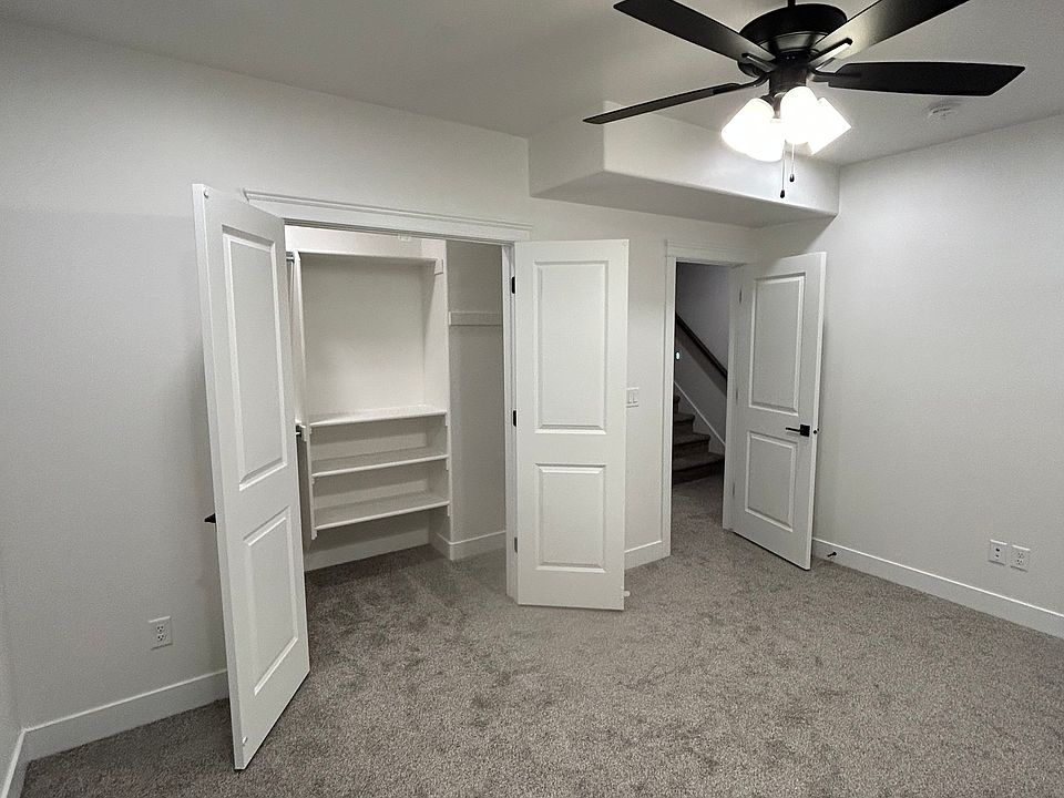 room for rent closet & bed door, taken from far corner