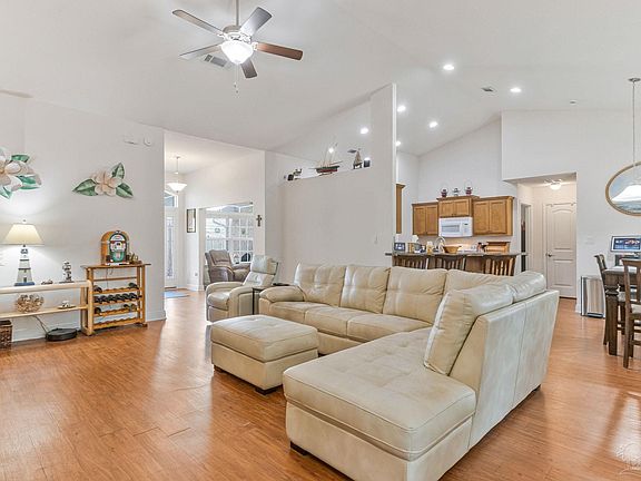 4th image of 159 Siskin Ln